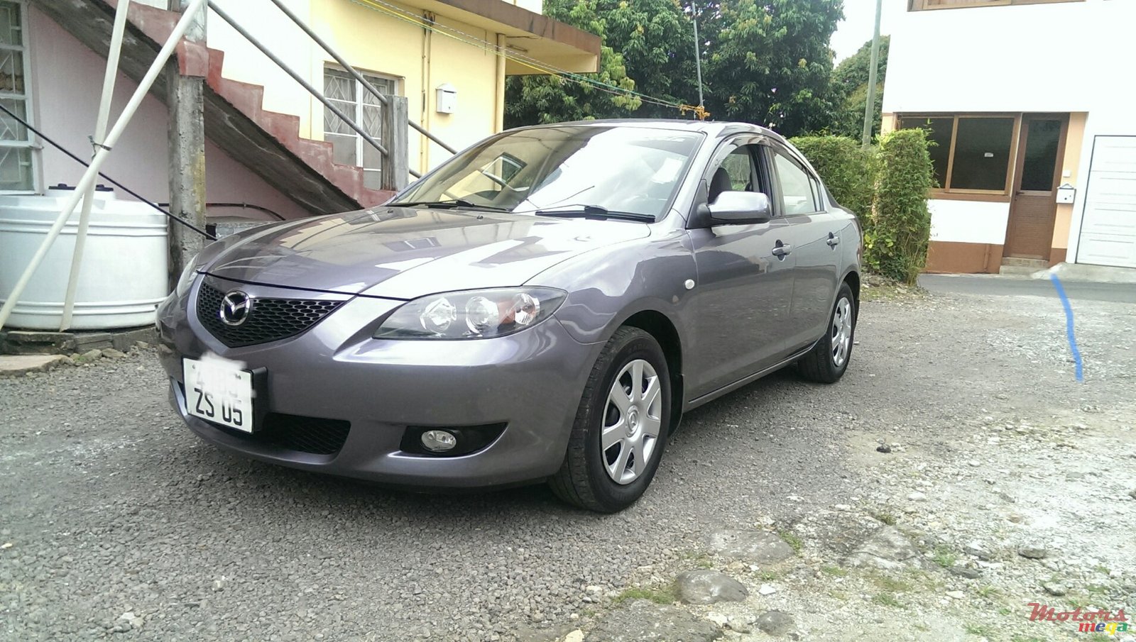 2005' Mazda Axela photo #1