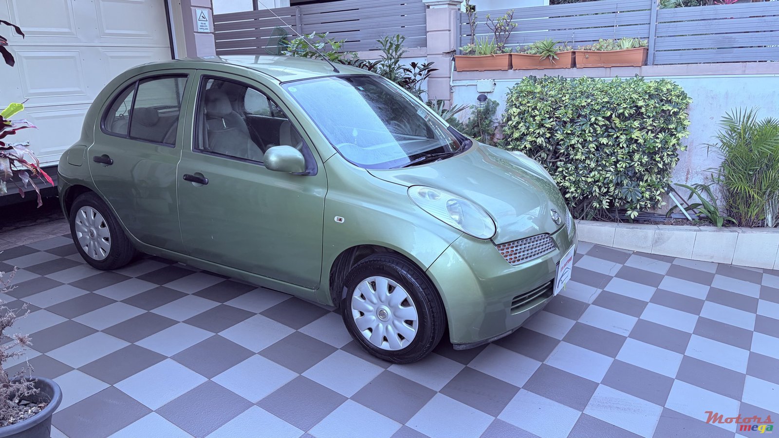 2004' Nissan photo #2