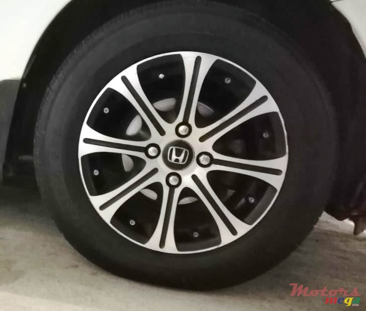 2004' Honda Fit photo #4