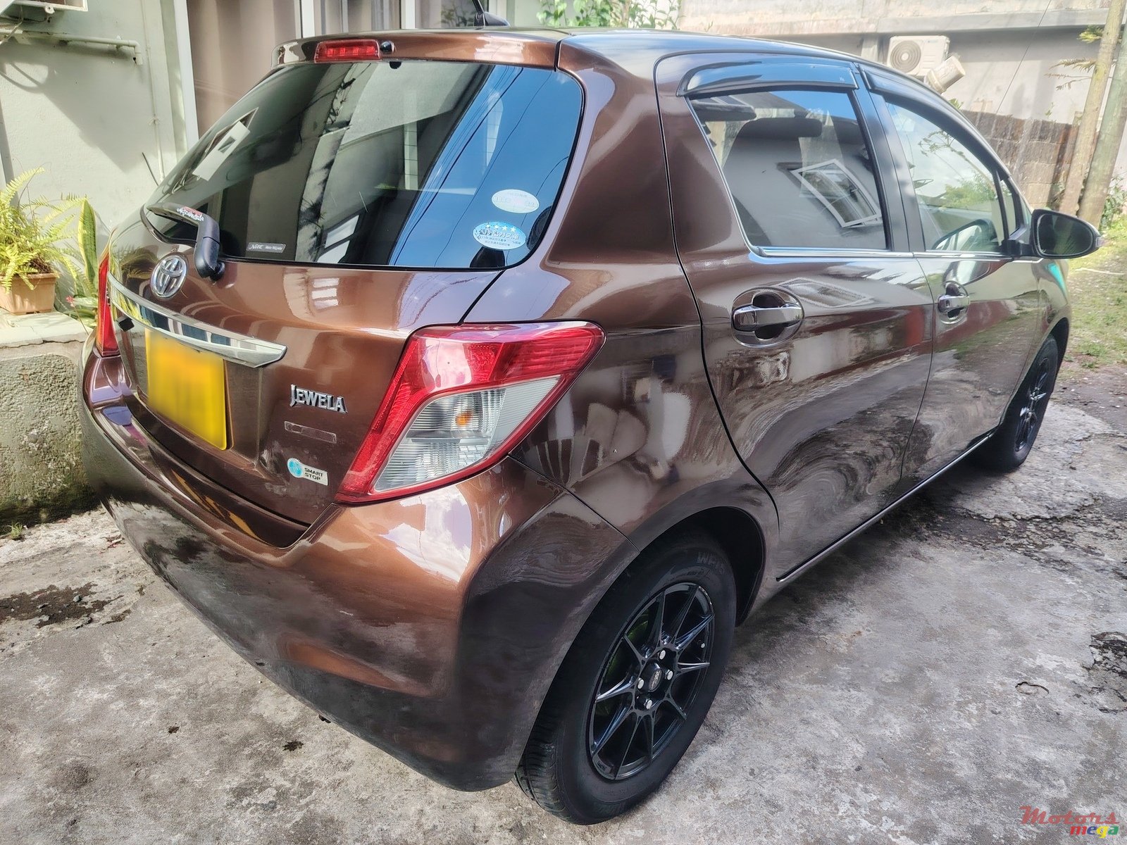 2012' Toyota Vitz 1300cc jewela Auto photo #1