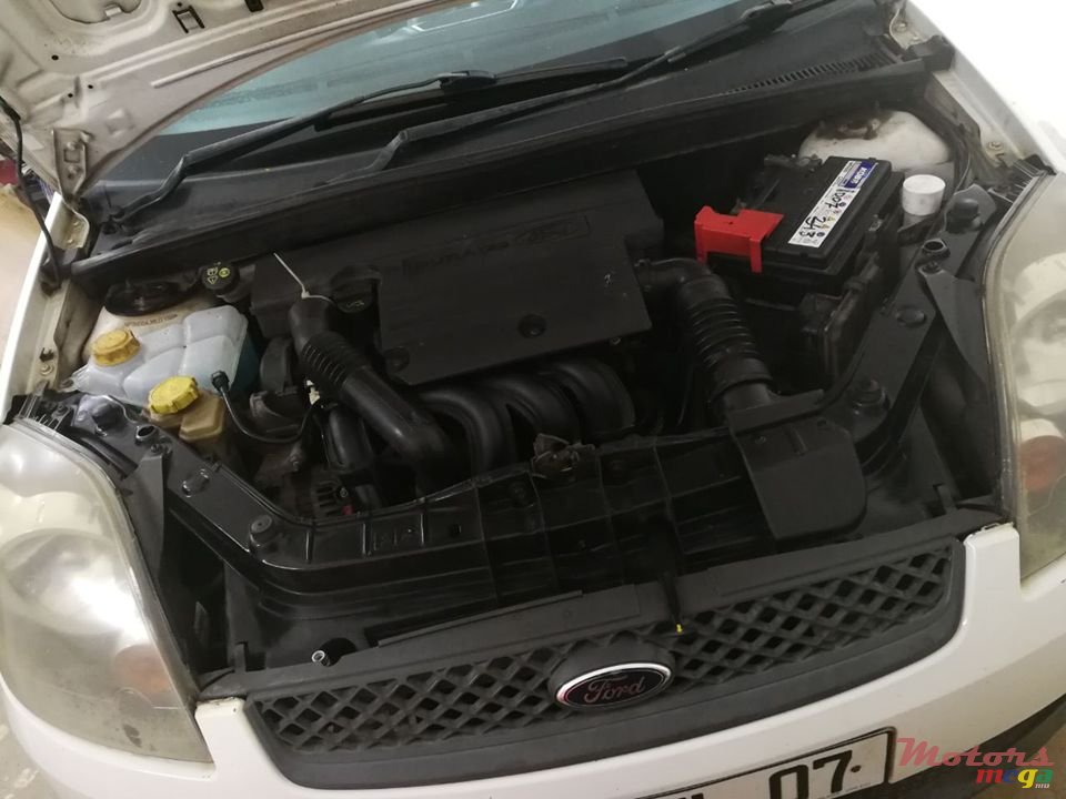 2007' Ford Fiesta photo #3