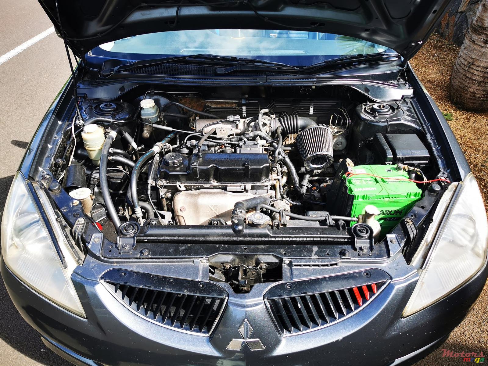 2004' Mitsubishi Lancer GLX photo #4