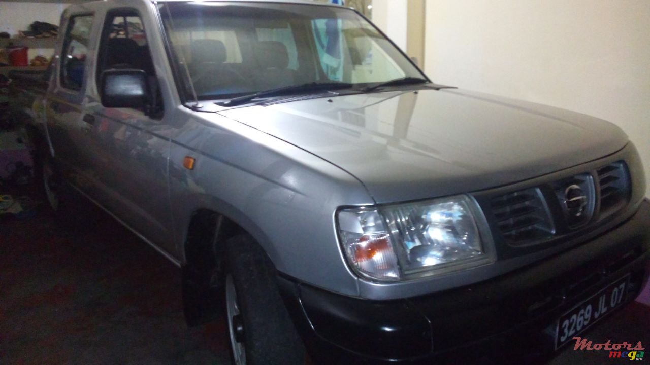 2007' Nissan Hardbody photo #2