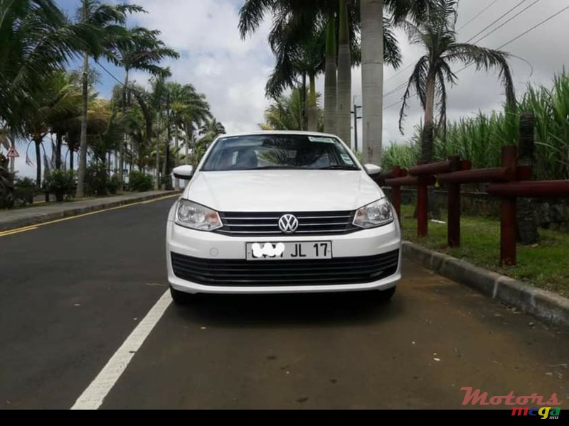 2017' Volkswagen Polo photo #2