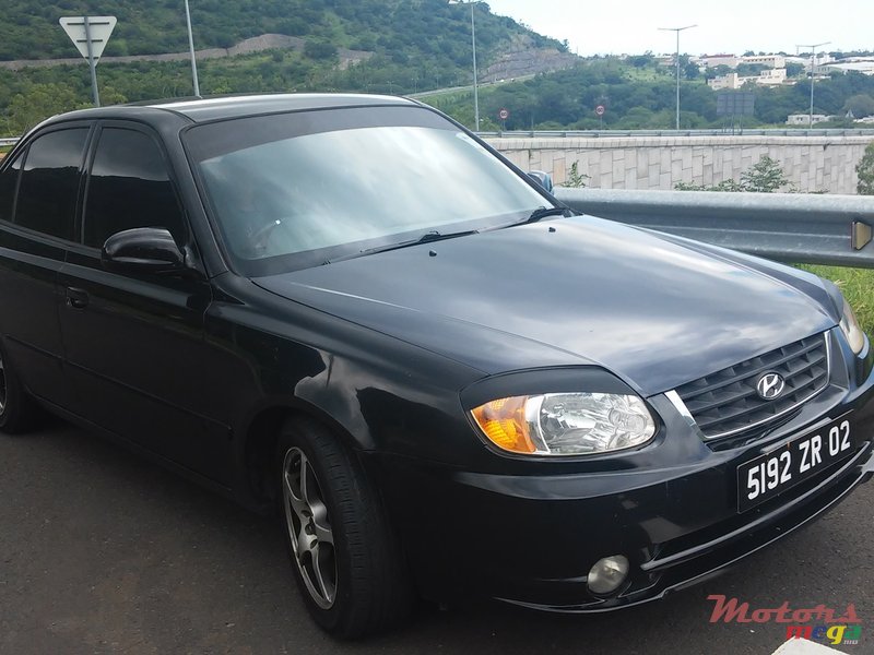 2002' Hyundai Accent photo #1