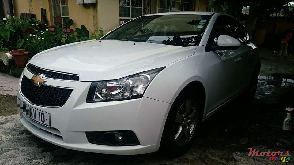 2010' Chevrolet Cruze photo #6