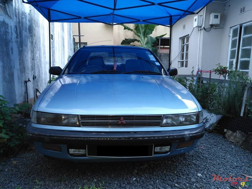 1990' Mitsubishi Lancer GLX photo #1