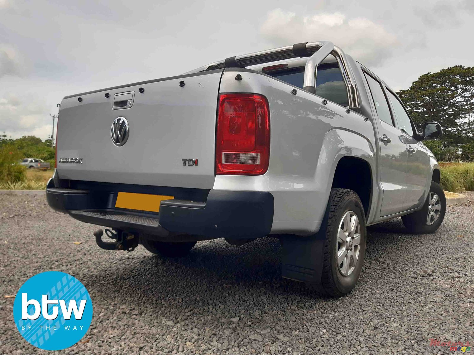 2015' Volkswagen Amarok 4X2 photo #2