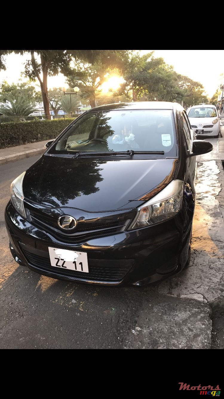 2011' Toyota Vitz photo #5