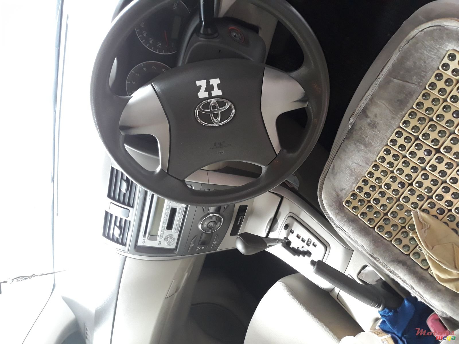 2010' Toyota Axio photo #3