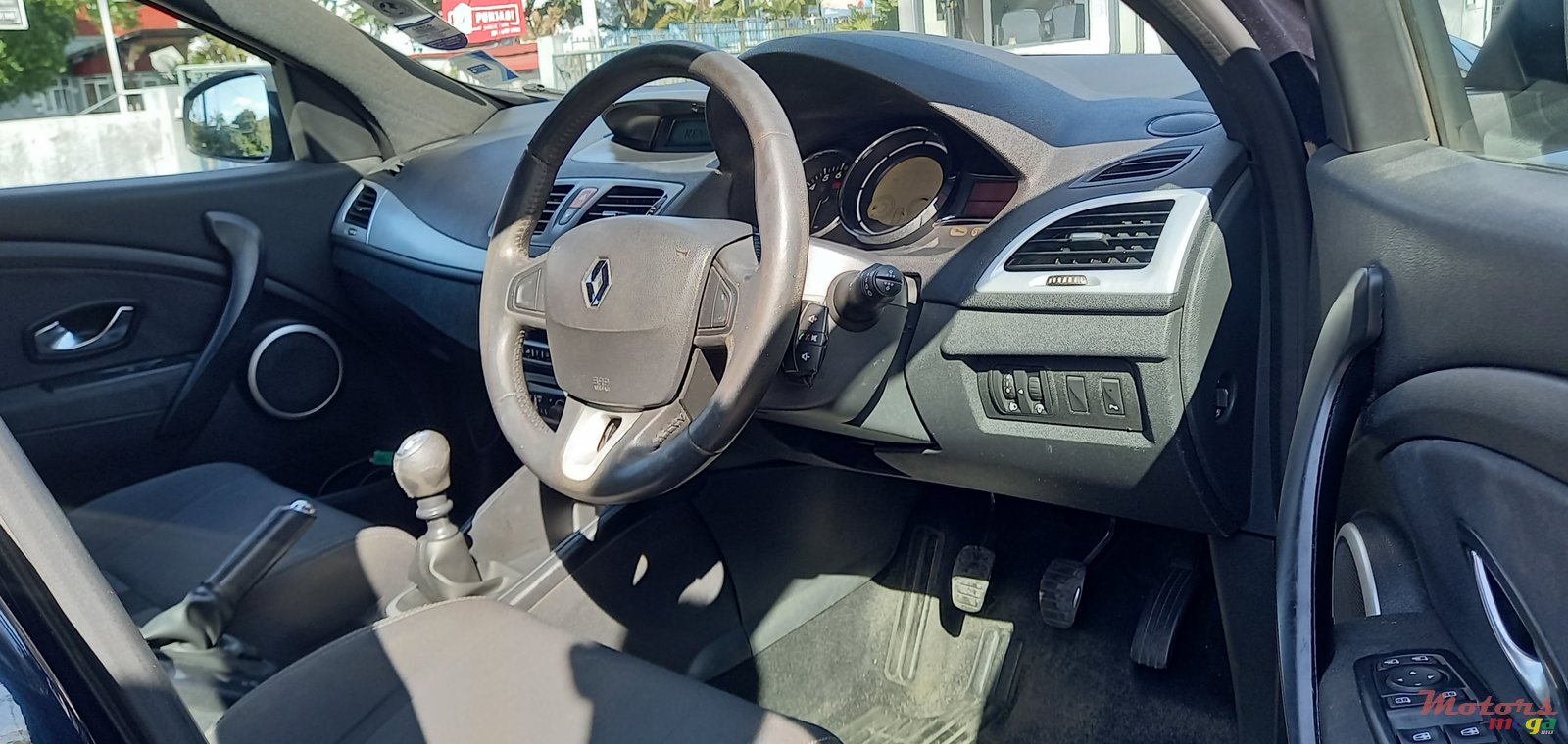 2011' Renault Megane Tce photo #3