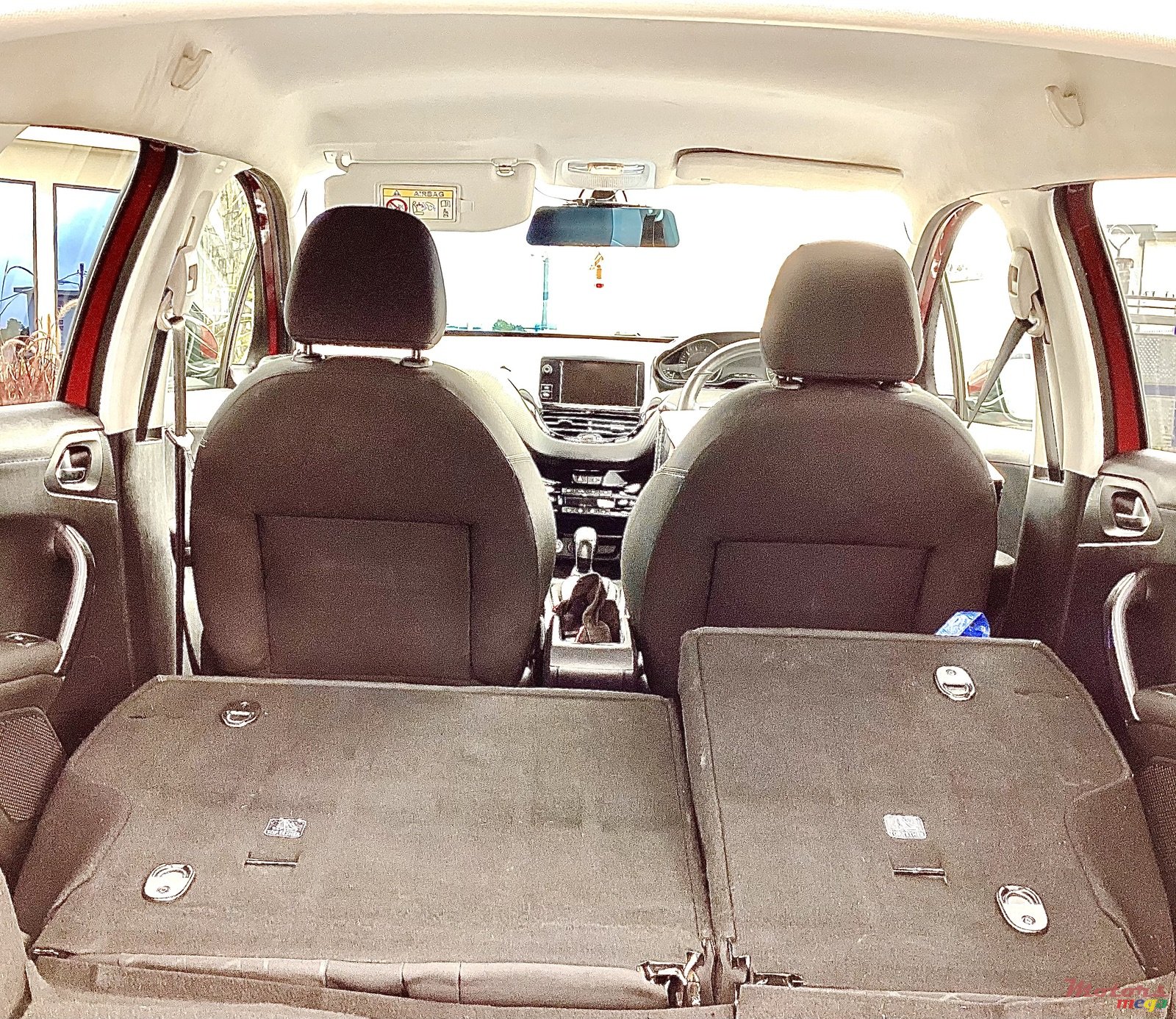 2018' Peugeot 2008 PURETECH-57844117 photo #6