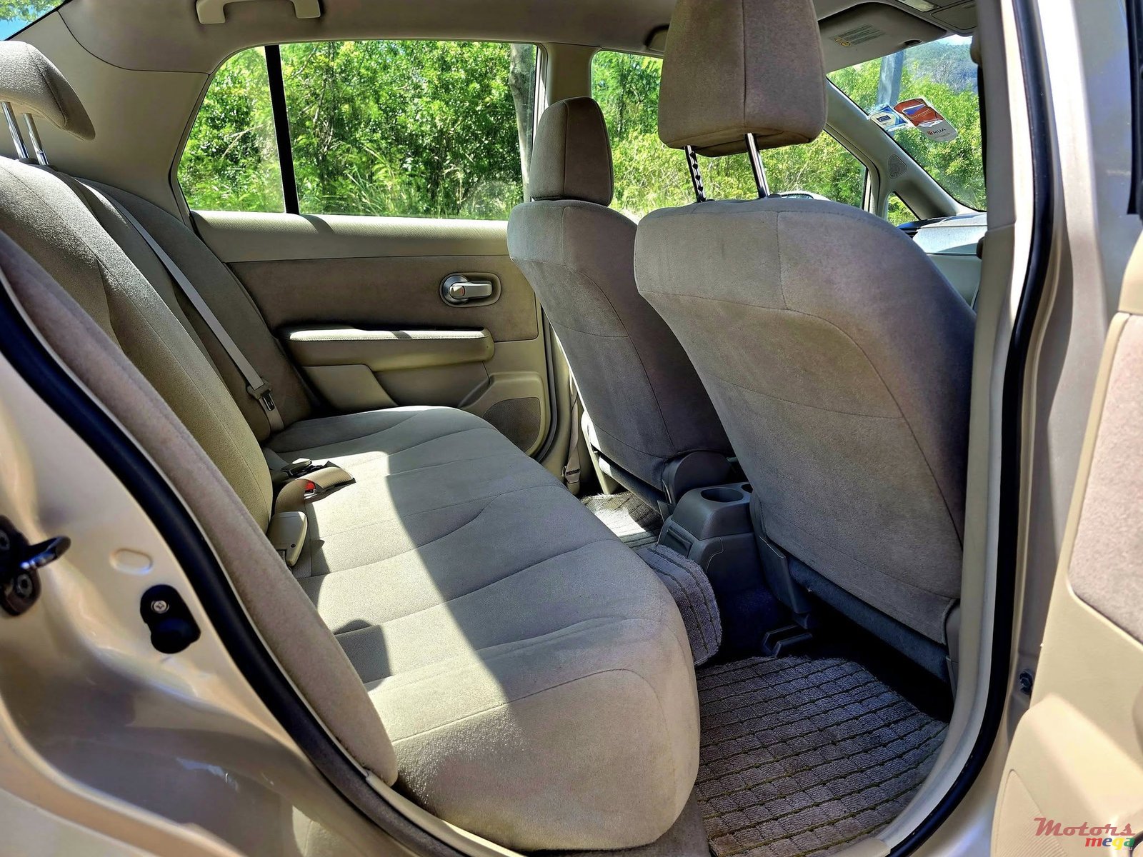 2009' Nissan Tiida photo #6