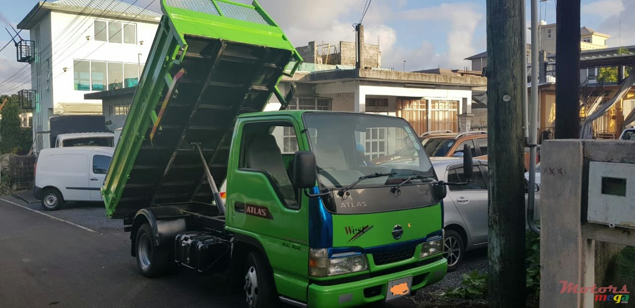 2003' Nissan photo #1