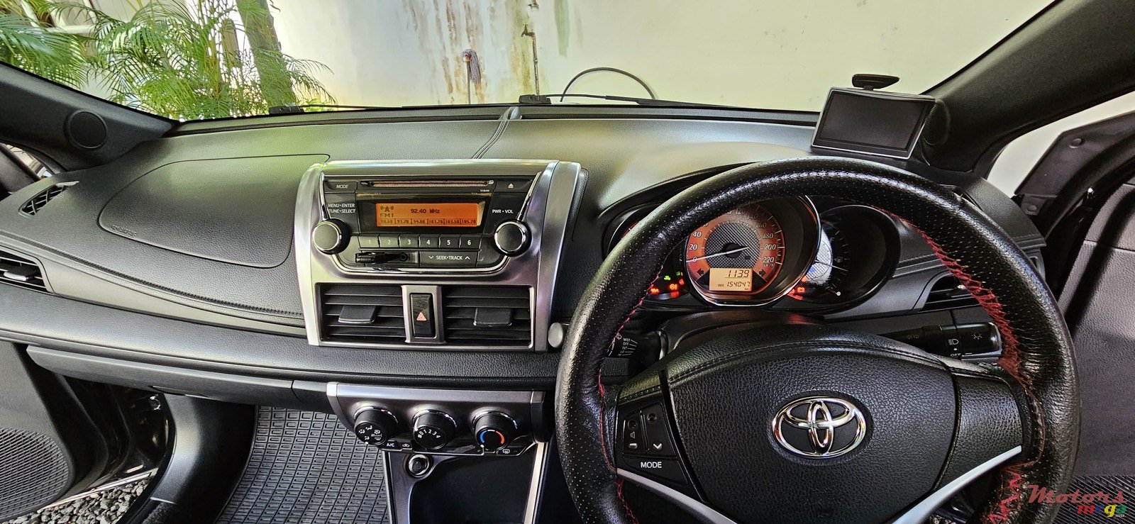 2015' Toyota Yaris photo #2