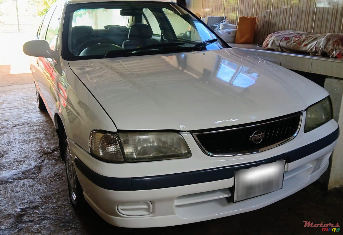 2001' Nissan photo #1