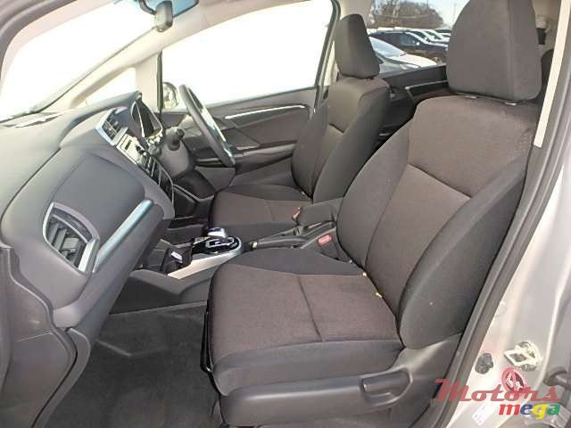 2014' Honda Fit Hybrid photo #4