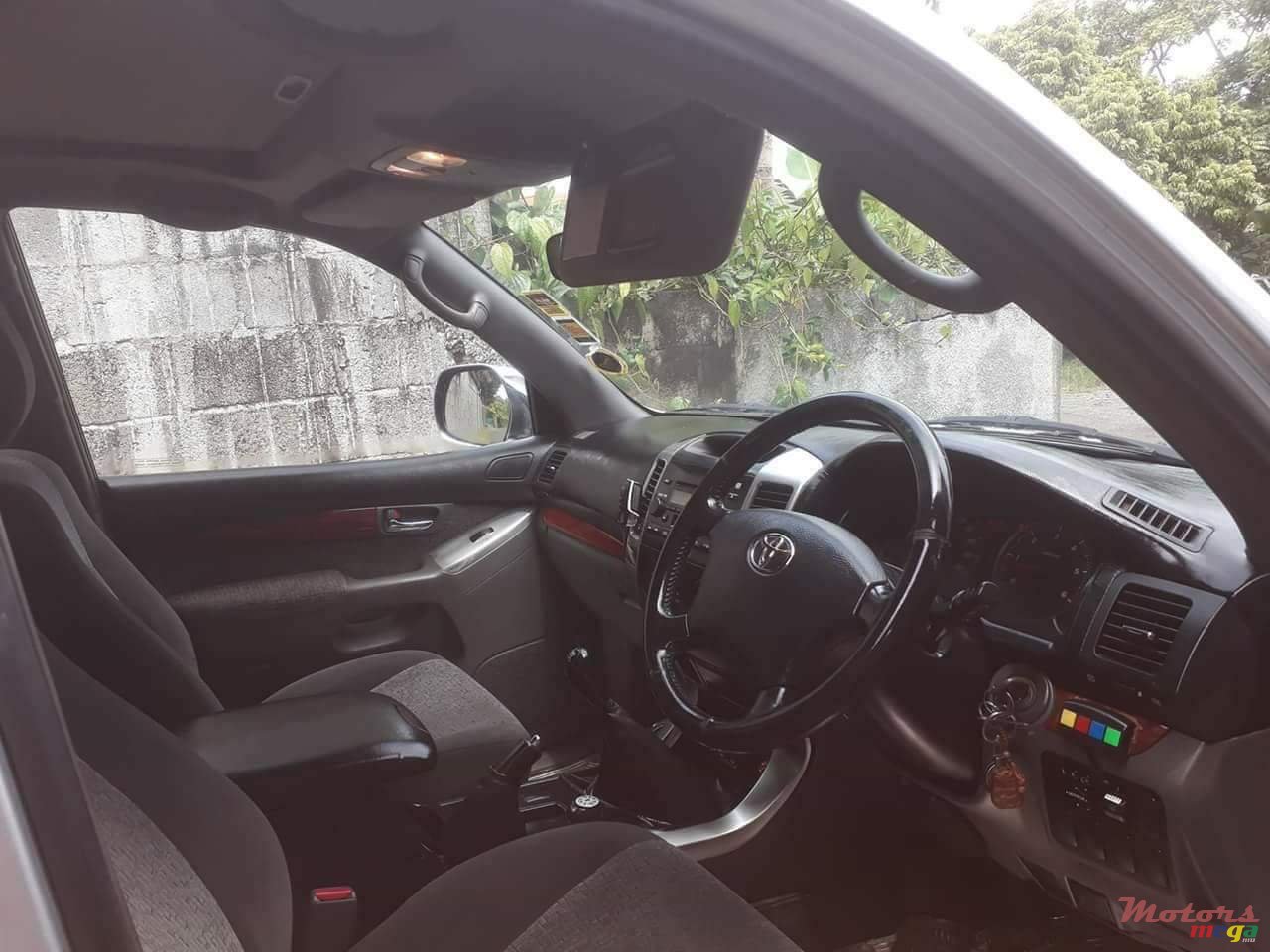 2006' Toyota Land Cruiser photo #6