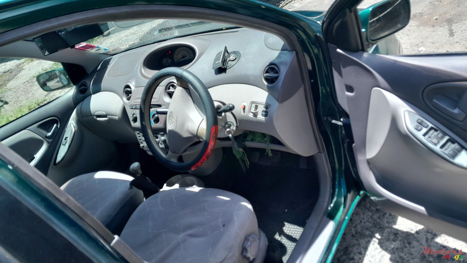 2001' Toyota Platz photo #3