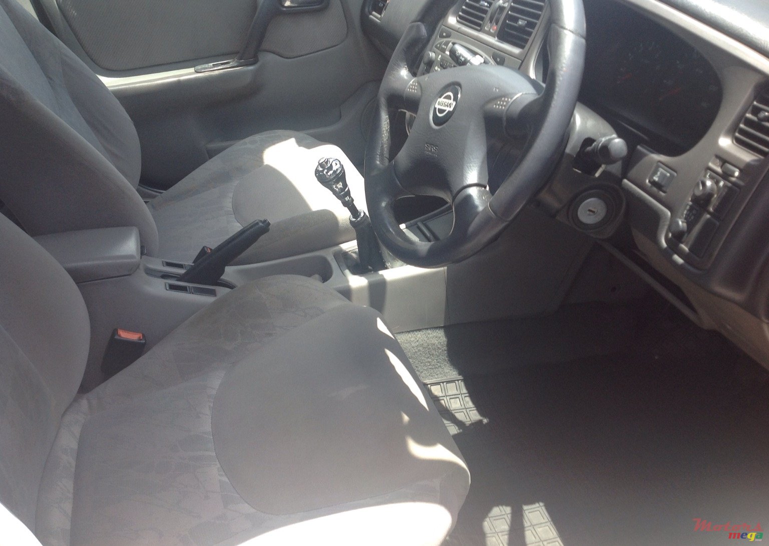 2001' Nissan Primera photo #3