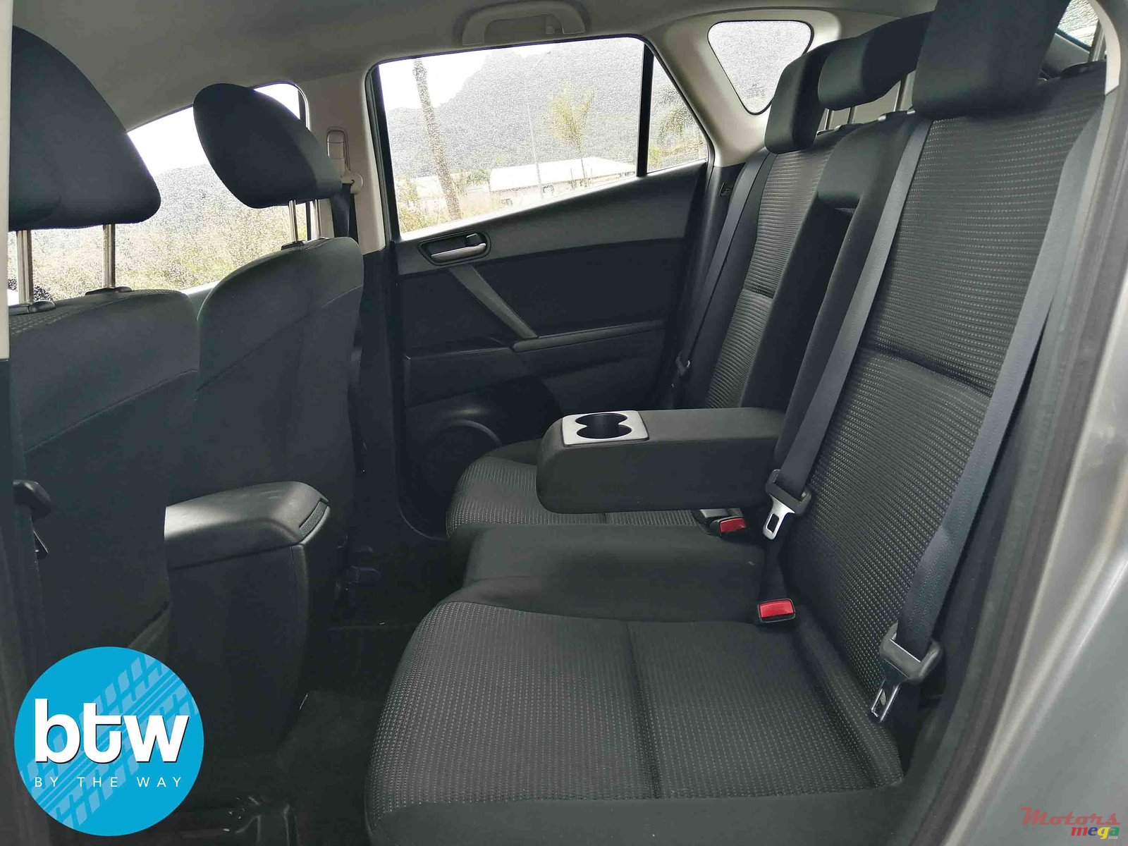 2013' Mazda 3 Automatic photo #3