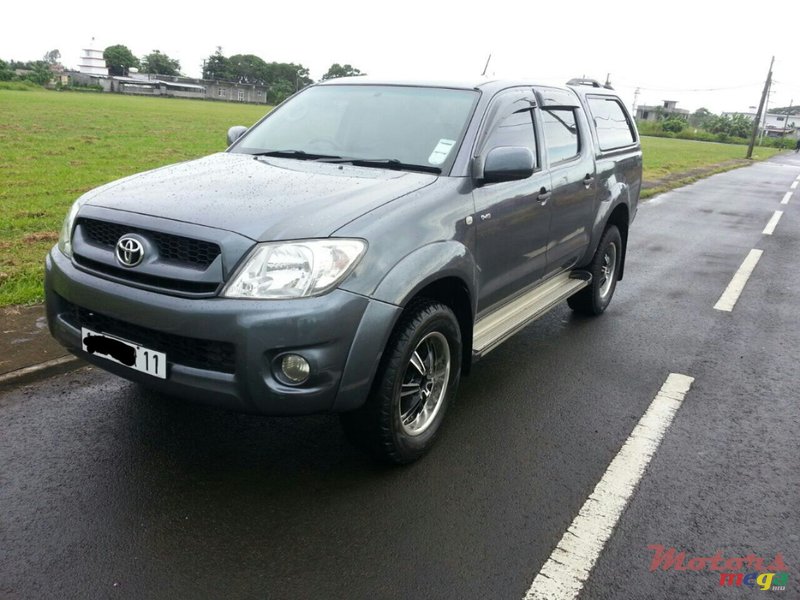 2011' Toyota Hilux 4x4 photo #1