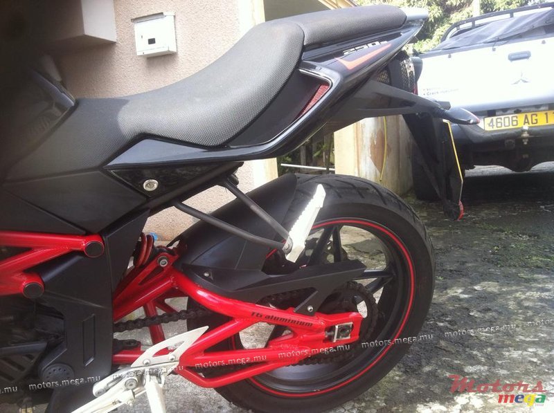 2012' Aprilia Megelli 250cc photo #3