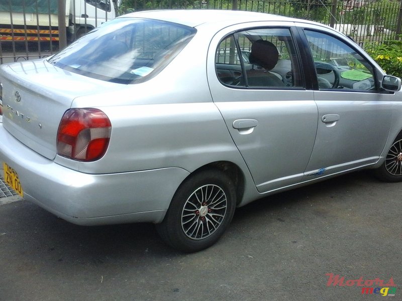 2000' Toyota platz photo #2