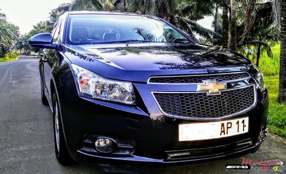 2011' Chevrolet Cruze LT photo #1