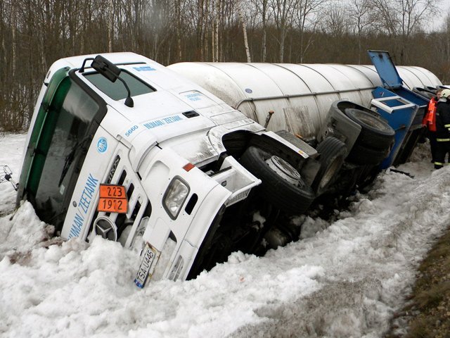 5 Epic Russian Car Crash Survival Clips