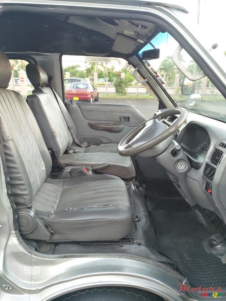 2002' Nissan Vanette photo #4