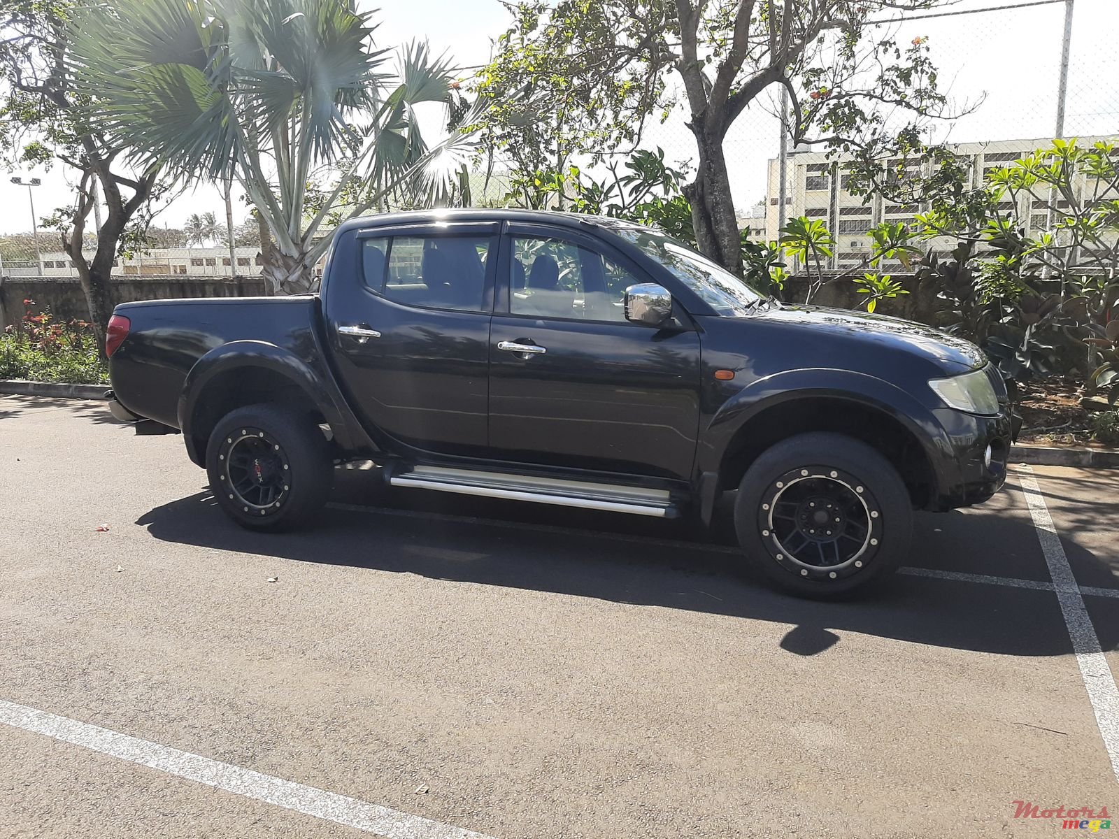 2008' Mitsubishi L 200 photo #2