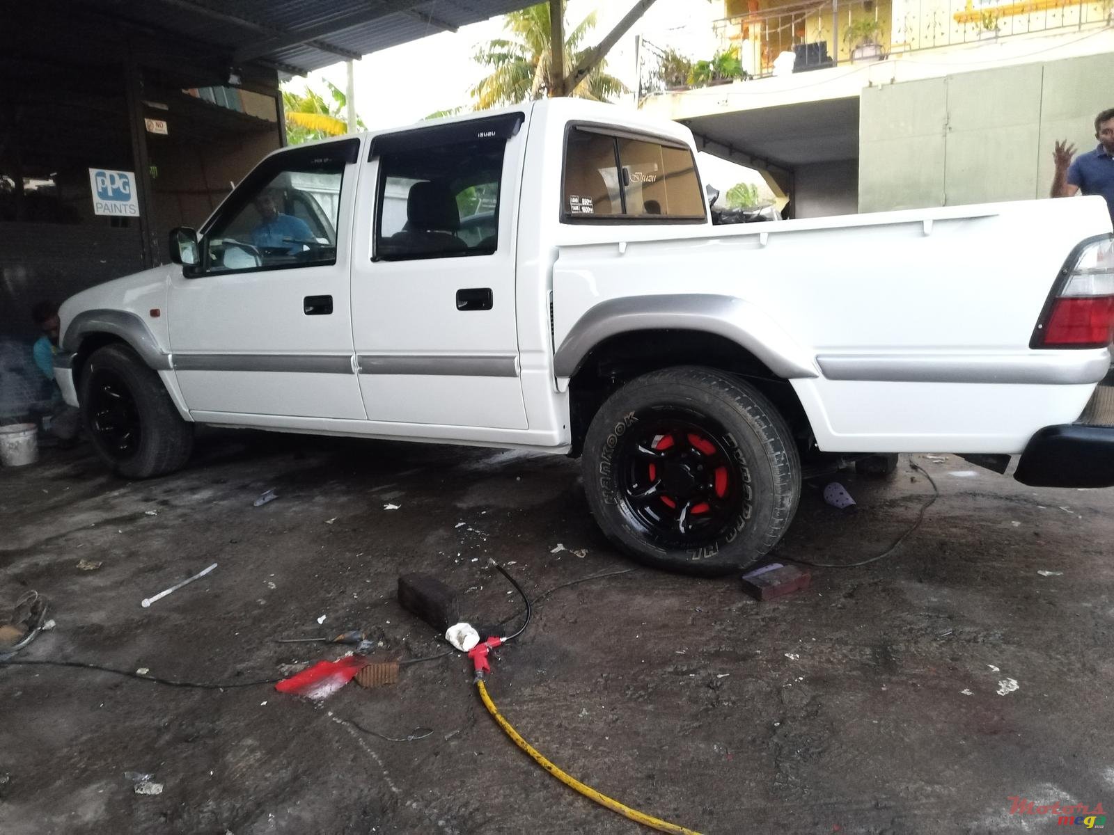 2001' Isuzu i-280 photo #1