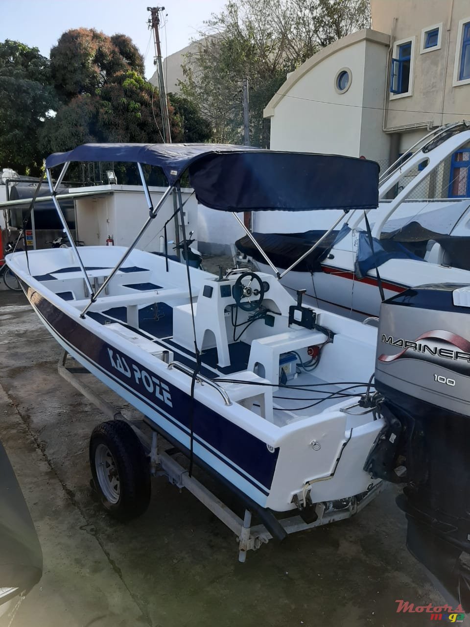 2000' Boston Whaler photo #1