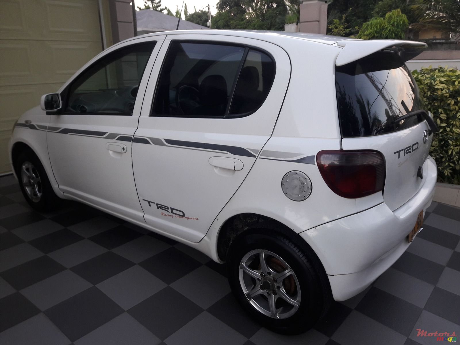 1999' Toyota Vitz photo #5