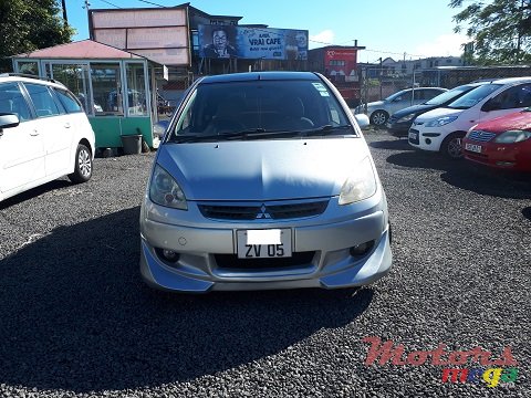 2005' Mitsubishi Colt photo #2