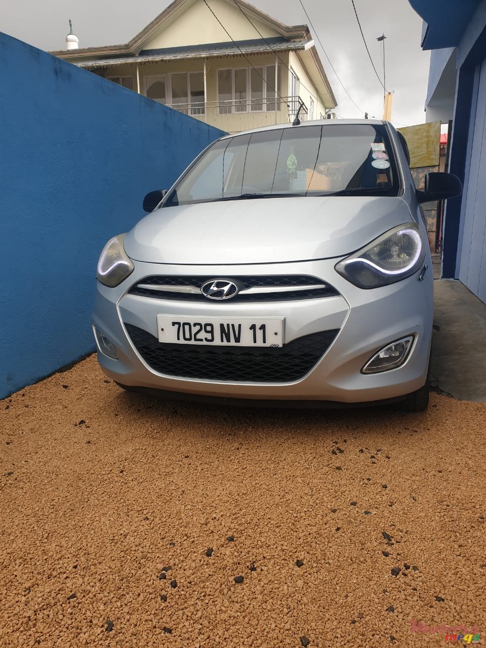 2011' Hyundai i10 Customised headlights photo #2