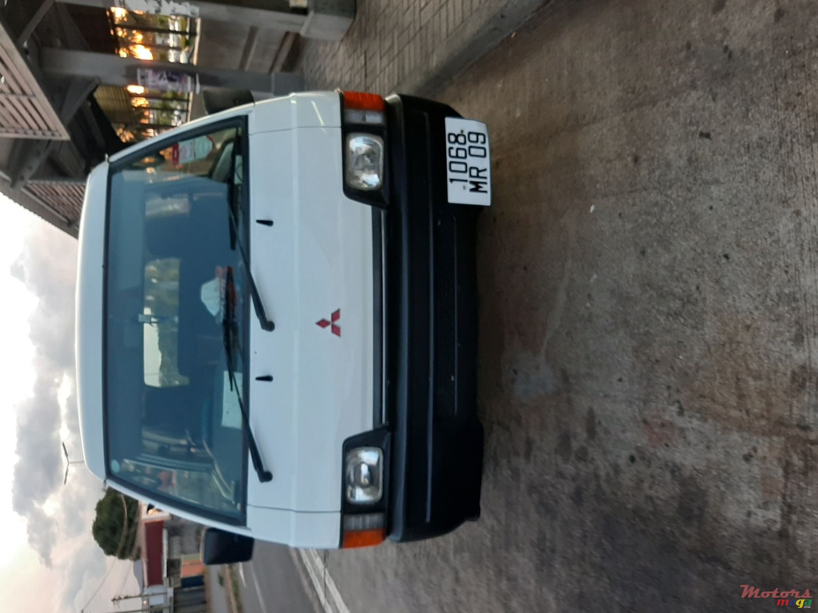 2009' Mitsubishi L300 photo #4