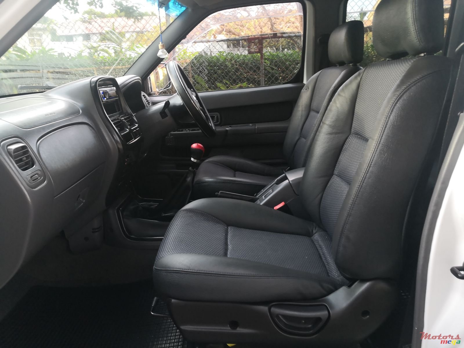 2010' Nissan Hardbody photo #3