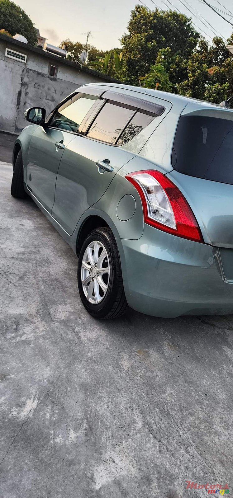 2013' Suzuki Swift photo #2