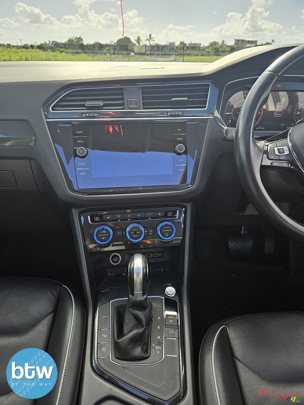 2019' Volkswagen Tiguan Highline photo #7