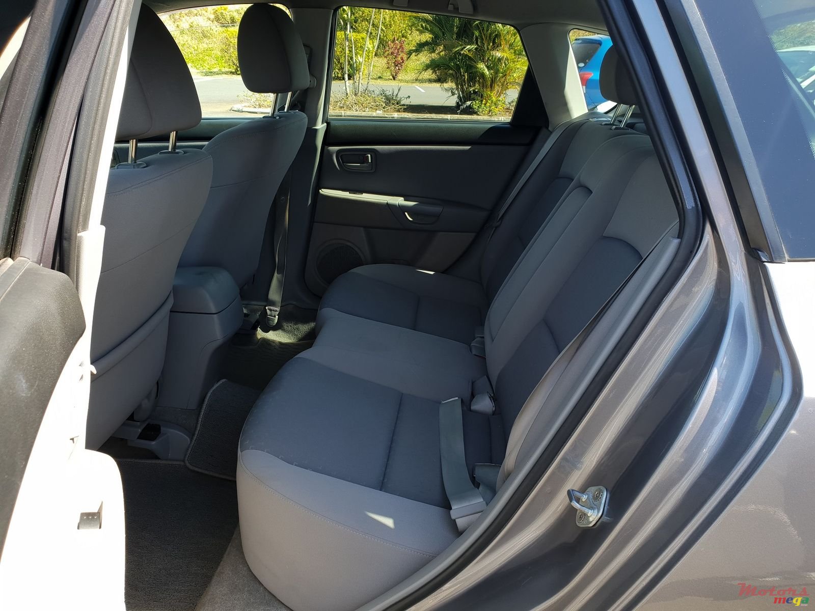 2005' Mazda Axela photo #5