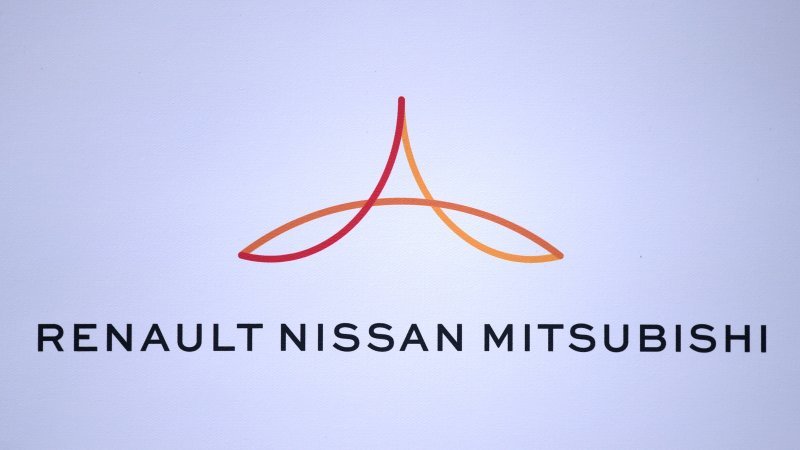 France presses Japan to accept Renault-Nissan merger