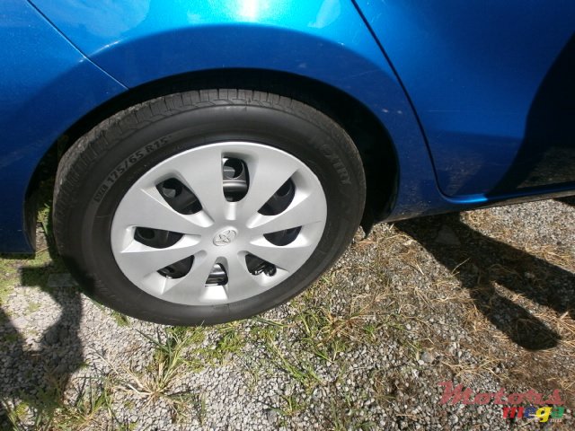 2013' Toyota Prius Plug-in Hybrid AQUA photo #7