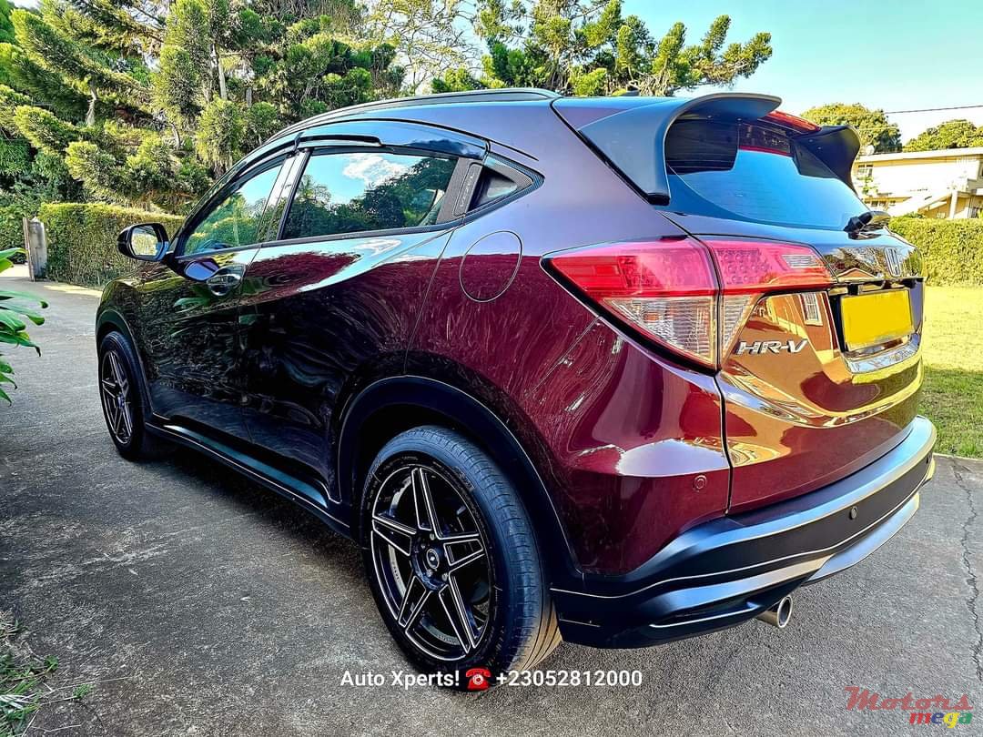 2016' Honda HR-V Bezel non hybrid photo #3