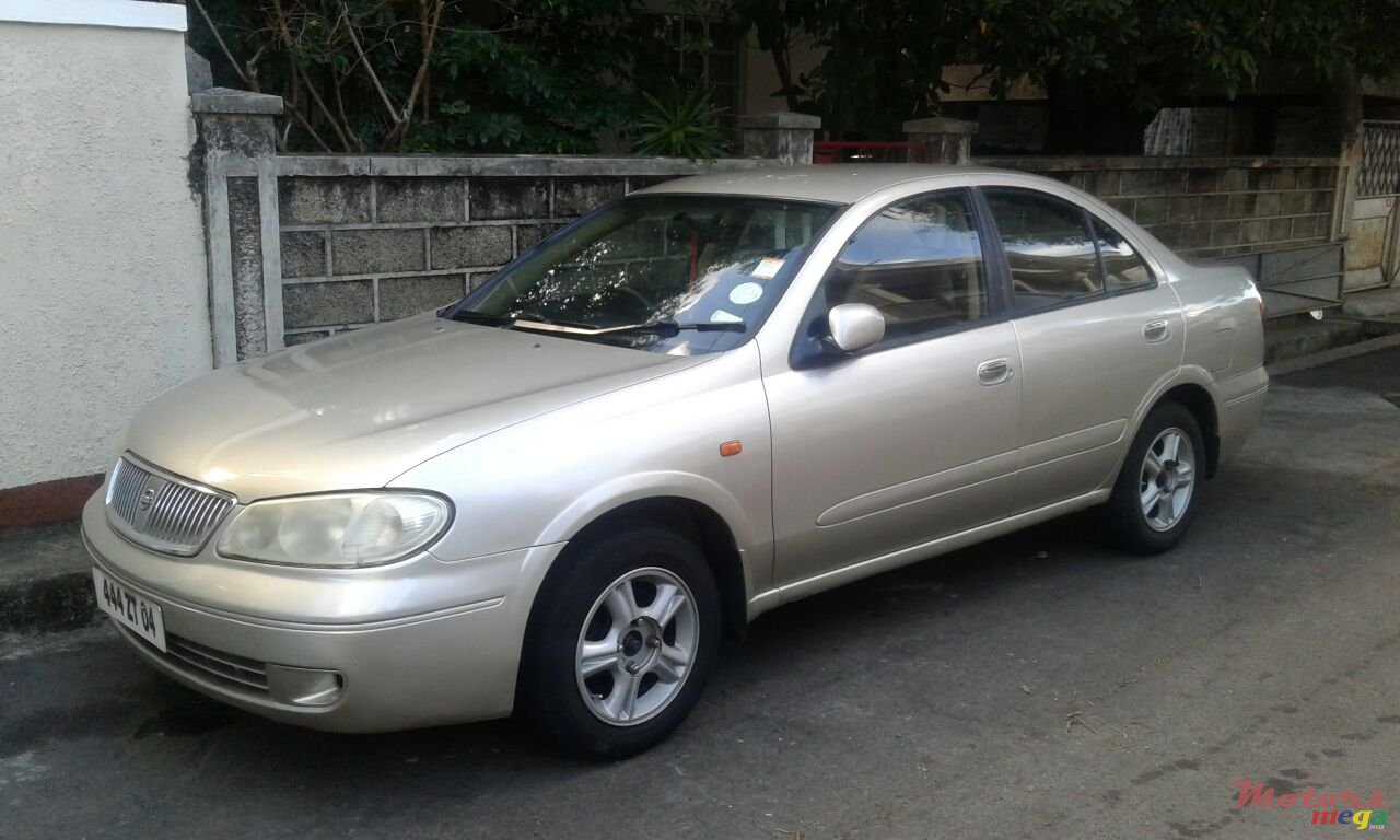 2004' Nissan Sunny photo #1