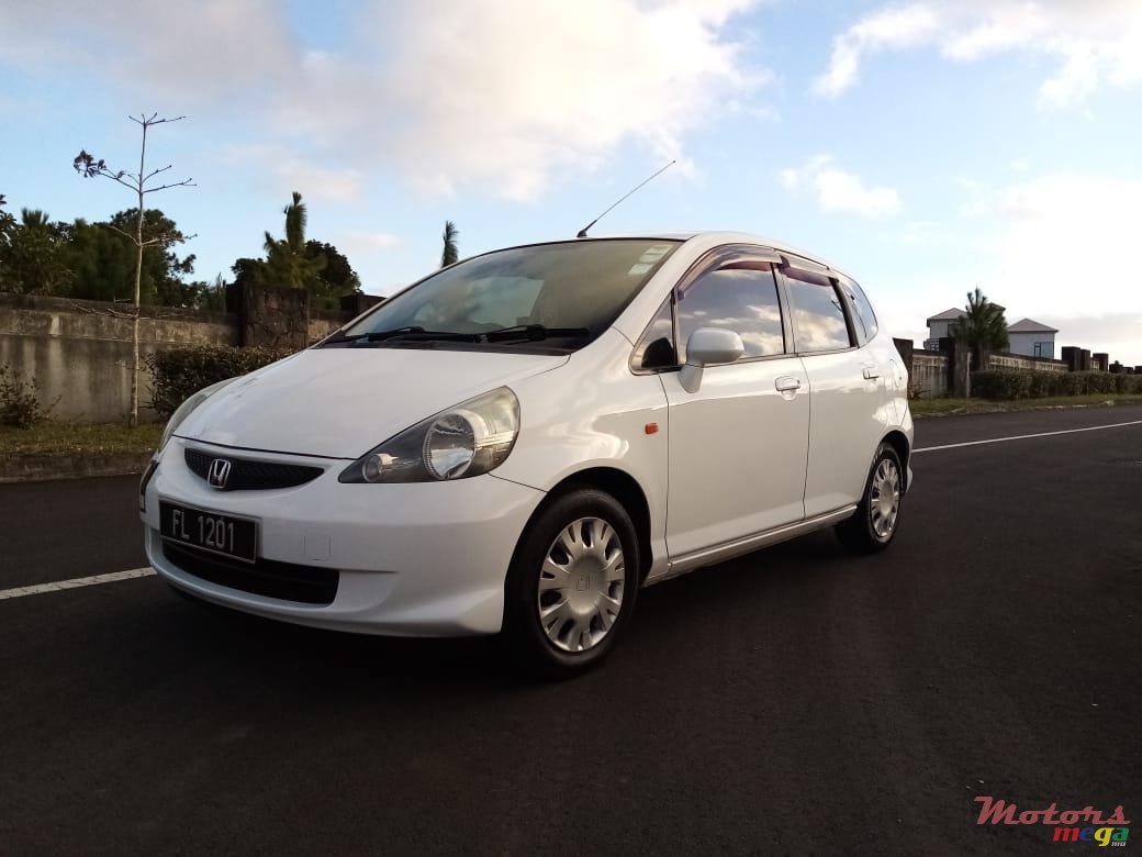 2005' Honda Jazz photo #1