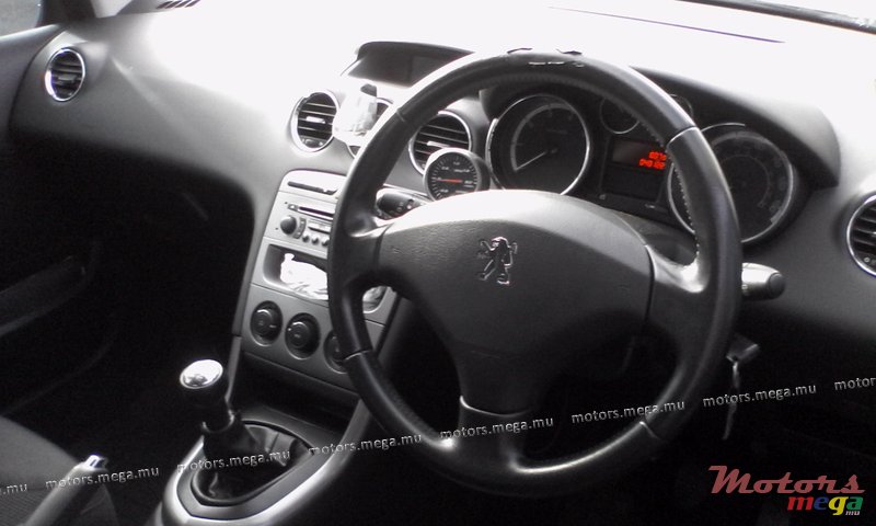 2008' Peugeot 308 Gti photo #2