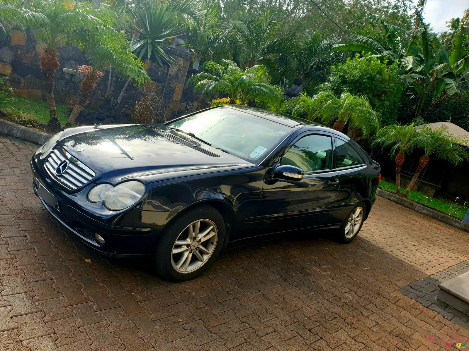 2002' Mercedes-Benz C-Class Sports Coupe Kompressor photo #3