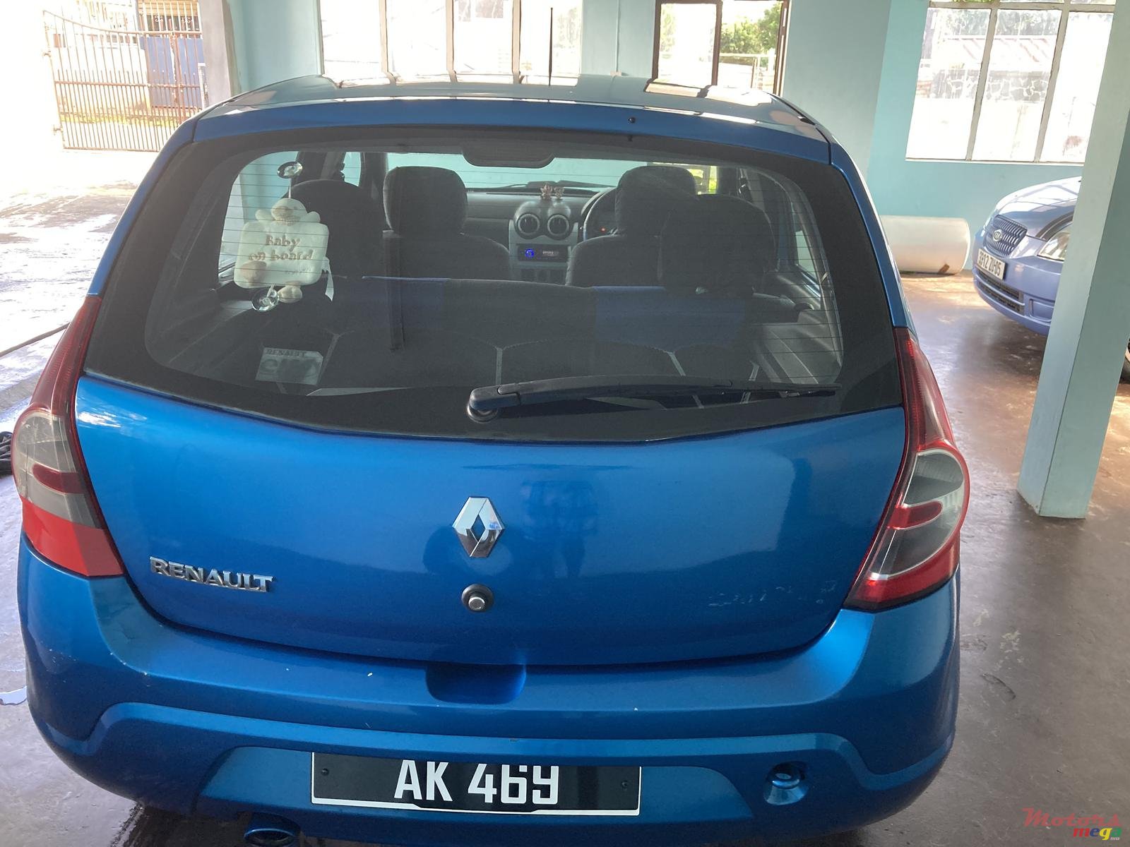 2010' Renault Sandero photo #3